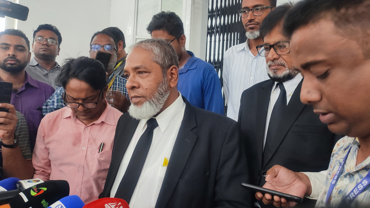 শেখ হাসিনা পালিয়ে যাননি, যেতে বাধ্য হয়েছিলেন: আইনজীবী